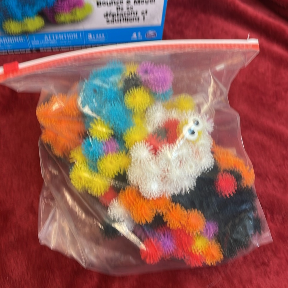 Bunchems! Alive! Motorized Action Pack Craft Kit Bunchems. With extra Bunchems! - Picture 8 of 8